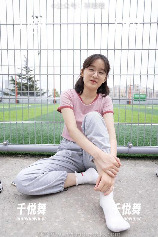 BoBoSocks袜啵啵-小甜豆 BoBoSocks袜啵啵 - 小甜豆再出私拍新作,袜套还带点俏皮的,哪位大神能拒绝?