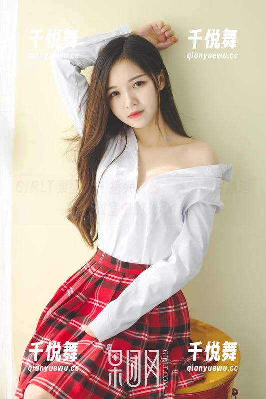 GIRLT果团网-梦心月 GIRLT果团网 - 指尖轻触,当梦心月邂逅教室中的光影