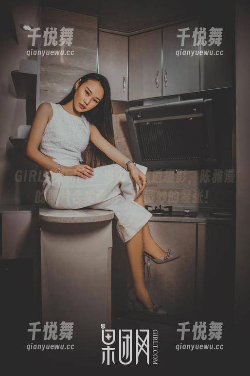 GIRLT果团网 - 当内衣邂逅摄影，陈雅漫的照片合集透出一丝微妙的紧张！
