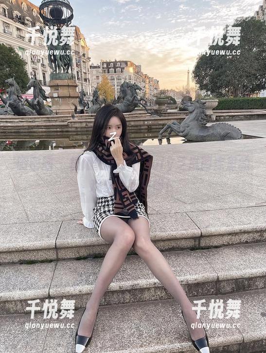 July芝岚 微密圈 - 极限死库水:July芝岚图库里的欢乐分享时间!