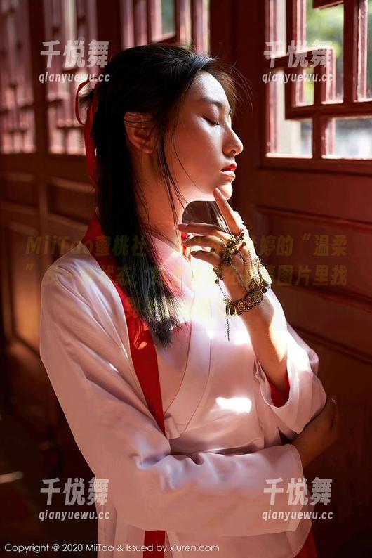 MiiTao蜜桃社-李梦婷 MiiTao蜜桃社 - 本以为李梦婷的“温柔”是一种状态,结果还是在高清图片里找到不同的味道。