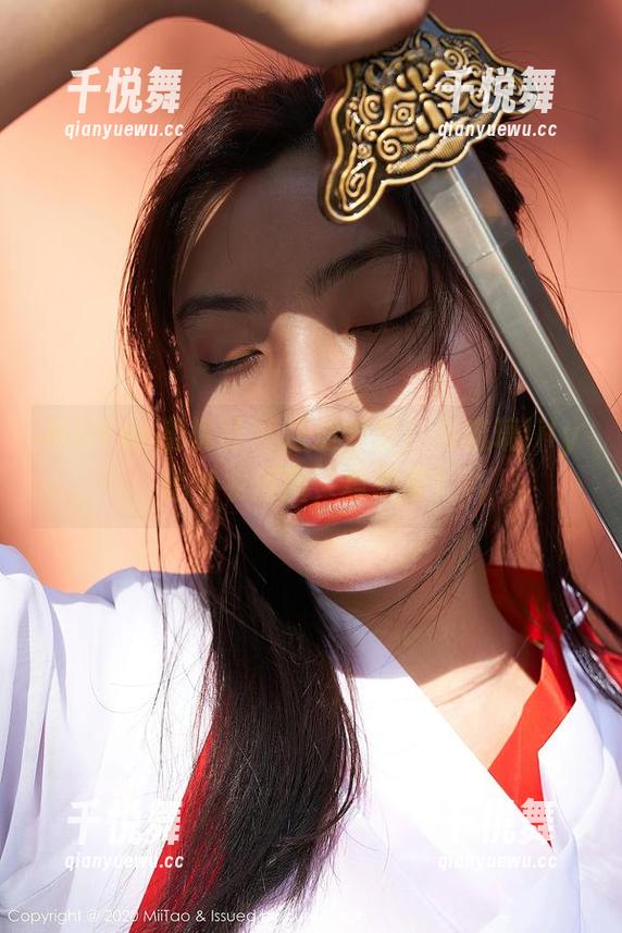 MiiTao蜜桃社-琉璃lily MiiTao蜜桃社 - 这波分享,有琉璃lily的毛衣原图,真想要!