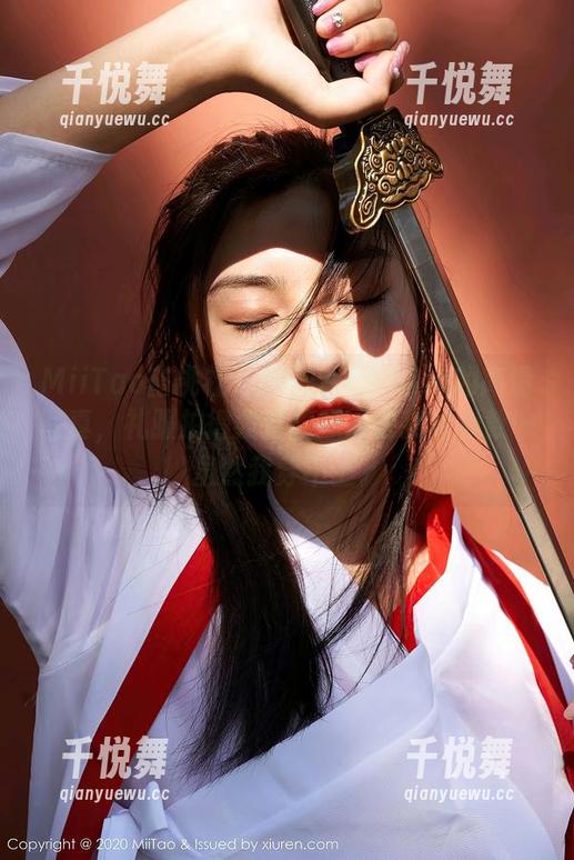 MiiTao蜜桃社-陆萱萱Cecilia MiiTao蜜桃社 - 陆萱萱Cecilia的高清写真,礼服拍得我直接想冲去找相似款…虽然我穿不上。