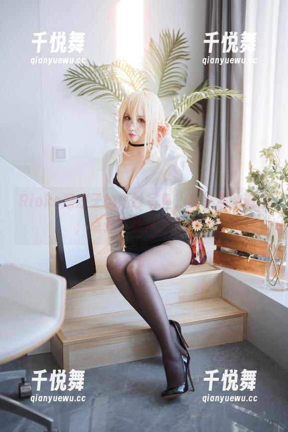 Rioko凉凉子 Rioko凉凉子的婚纱写真,超乎你的期待,点开下载风险自负!