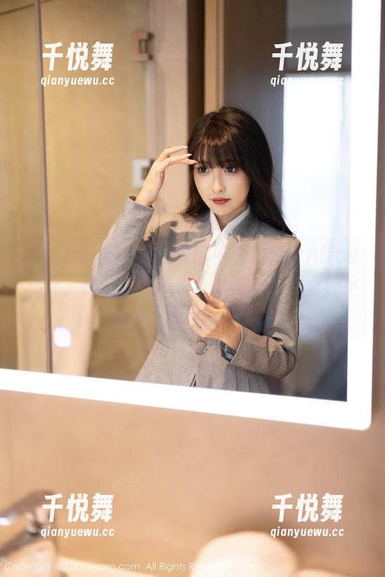 Xiuren秀人网 - 原图中的容容容Alice棉袜，明明全是袜子，为啥看着就有种小心思呢？图集回味无穷。