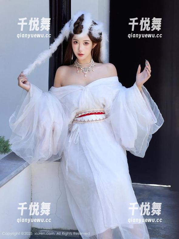 Xiuren秀人网-陈雅漫VICKY Xiuren秀人网 - 短裤写真,网盘里的小惊奇,陈雅漫VICKY用腿长发出信号!