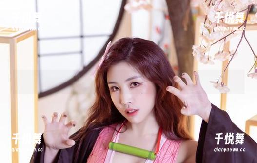 办公室写真风暴，Yebin(전예빈)用高清突破了次元壁