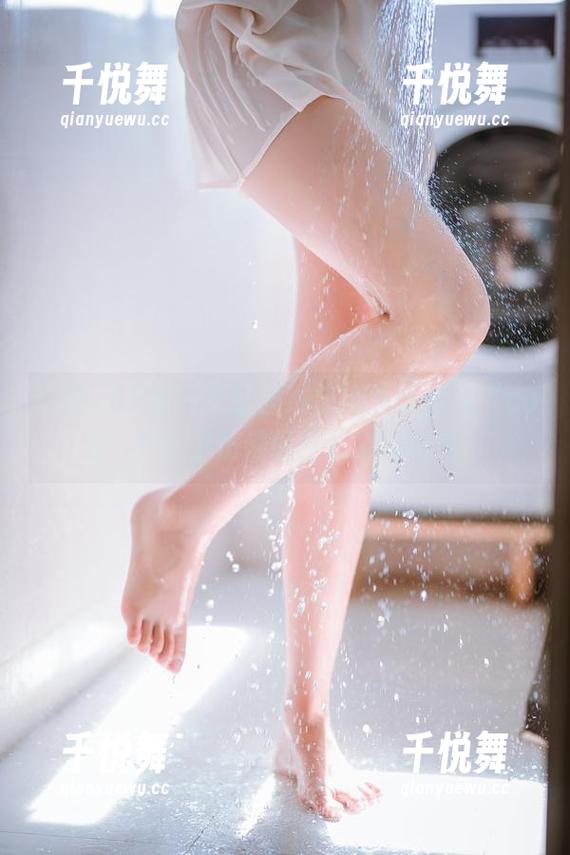 三度_69 三度_69这一身红丝绒旗袍竟让我对“cos”产生了仿佛愤世嫉俗的思考...
