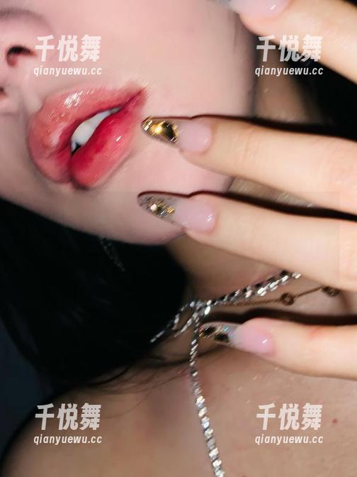 不爱笑的赛琳 微密圈 - 我打着瞌睡竟被不爱笑的赛琳的钻石黑网惊醒,高清美图充满了偏爱的气息。