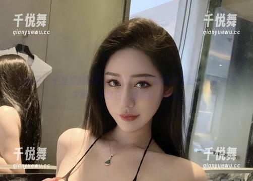 不爱笑的赛琳 微密圈 - 不爱笑的赛琳这次的圣诞定制图集真是让人猜不透,来吧,别留白,继续让人想象。