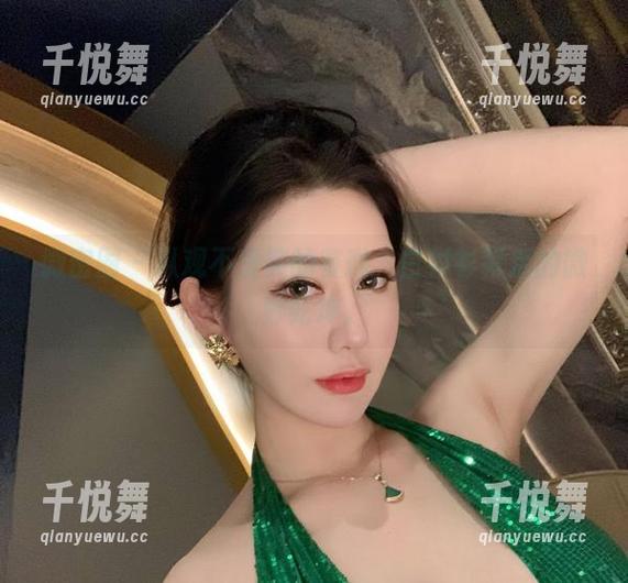 不爱笑的赛琳 微密圈 - 纵观不爱笑的赛琳,白衬衫背后的微妙乾坤。