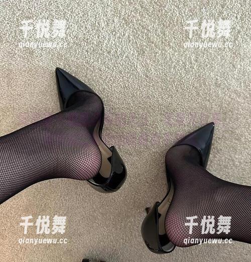 微密圈 - 悠然自得的天台，无圣光合集，保守的二舅妈的调调真不赖呢。