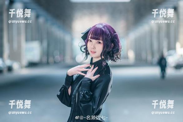看！名赖弥七的小狐狸高清写真，不同寻常的形态