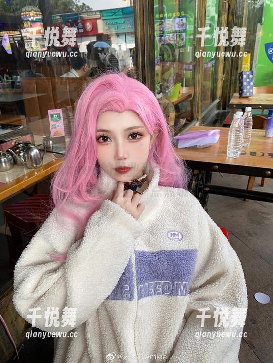 大肉丸Amiee 大肉丸Amiee的职业装果然超火!原图给的福利不止一点点哦!