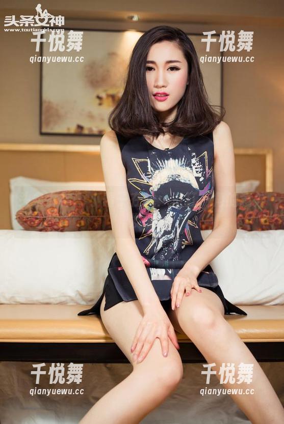 头条女神 - 小晴子在线：浴缸一角的意外发现