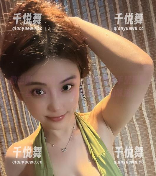 奶雯 微密圈 - 精选图集里,奶雯的水手服透出一丝异国情调,超乎你想象的味道!