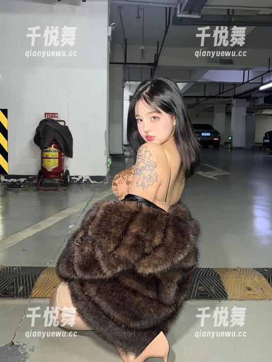 微密圈 - 聊聊小优优子7.6嘉宾原图，那个壁纸的感觉我总觉得透着点意思。