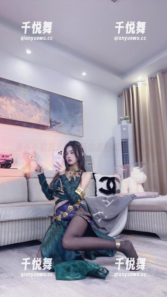 小小奶瓶儿 看小小奶瓶儿在迦南的原图秘境中晃悠