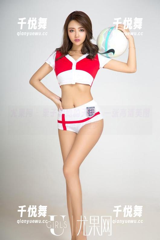 尤果网 - 栗子和她的天台：一张高清美图的悠闲漫步
