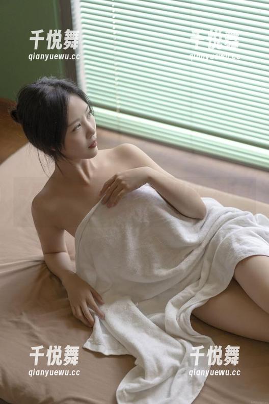 抖娘利世 高清记录抖娘利世的水手服时刻:海洋与蜥蜴的迷惑