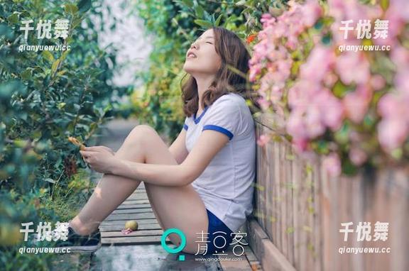 推女神 - 惊呆了！这次纯小希更新的礼服，套图中的每一帧都在发光！