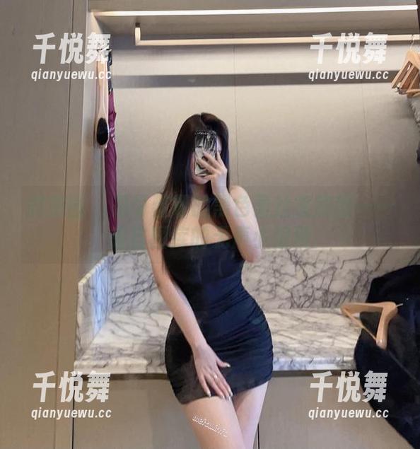 是可馨耶 微密圈 - 是可馨耶的黑色蕾丝裹胸图——来自图库的无声小浪漫