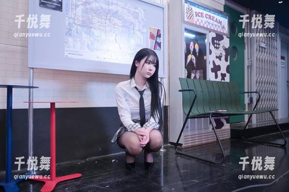 基于原图的粉色探险，普美Bomi(보미)的写真或许有点不正经？
