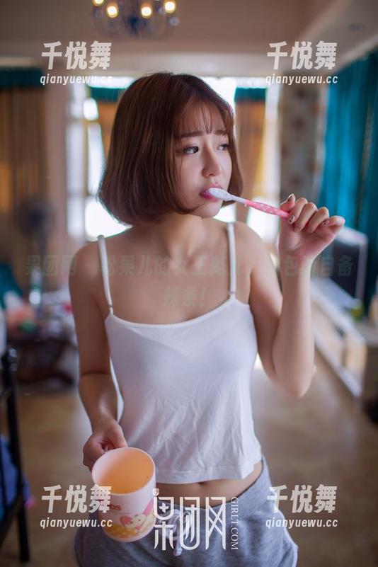 果团网 - 松果儿的女王范儿，图包请自备辣条！