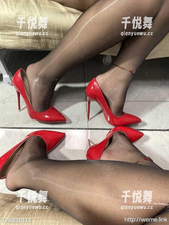 桃沢樱呀 微密圈 - 桃沢樱呀修女套图,最新更新就像一阵微风,恍惚中似乎透着点什么…