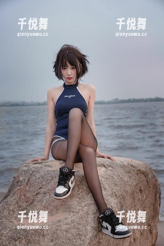 海克斯科技小蛋糕 在海克斯科技小蛋糕这场私拍婚纱里,突然对未来的婚礼产生了一丝滑稽的向往!