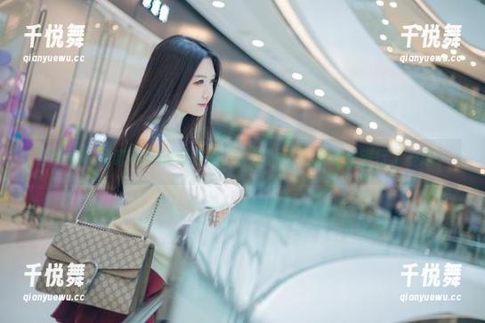 源纱希喵喵喵 源纱希喵喵喵和她的复古棚子,图片照得像时光旅行了一趟。