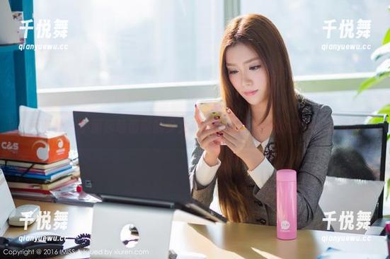 爱蜜社 - 小丽莎萌萌哒的少女套图，有些叛逆的感觉一言难尽