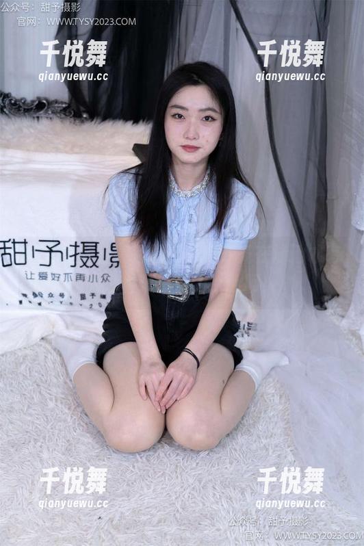 甜予摄影 - 高清图库，有齐齐在泳池才有的那种清新魅力，呵呵！