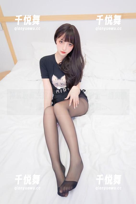 神乐坂真东 神乐坂真东这自拍,不小心爆出一组美图!而我只想默默地继续翻...