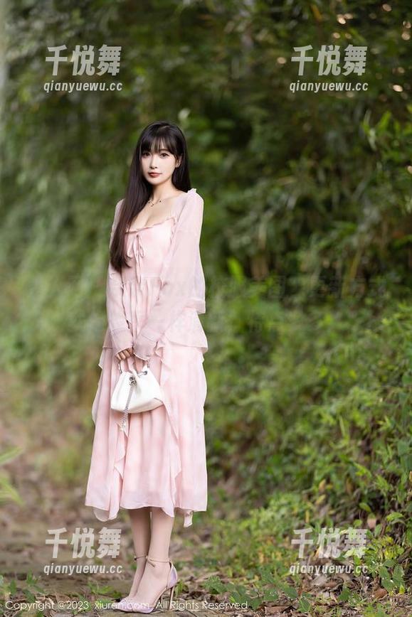秀人网-奈奈Fox 秀人网 - 奈奈Fox的校服美图,更新方式就像换季一样清新,特点多多!
