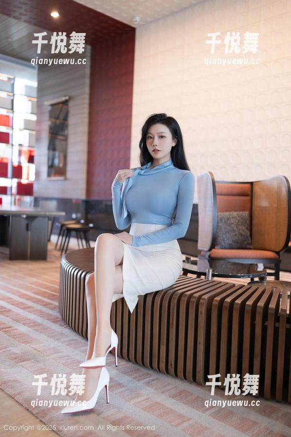 秀人网-娜娜baby 秀人网 - 娜娜baby的丝袜在照片里,似乎在跟我打招呼