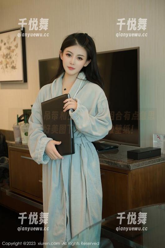 秀人网-王伊纯 秀人网 - 吊带和王伊纯,这组合有点意思,正好美图下载来一张做壁纸!