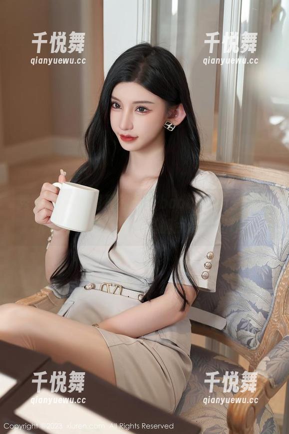 秀人网-芝芝booty 秀人网 - 原图里的芝芝booty:万圣节的优雅与可爱,照片里加点逗趣光环!
