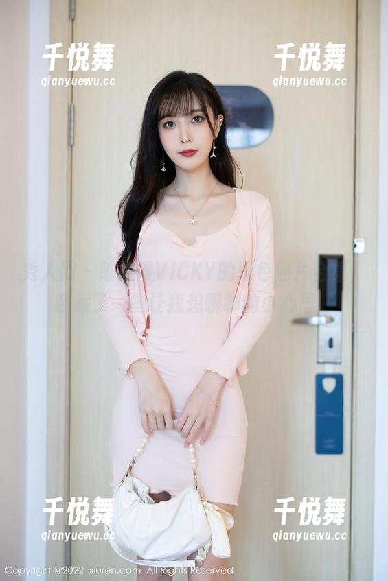 秀人网 - 陈雅漫VICKY的黑色照片合集，暗藏了一些让我想聊聊的小心思。