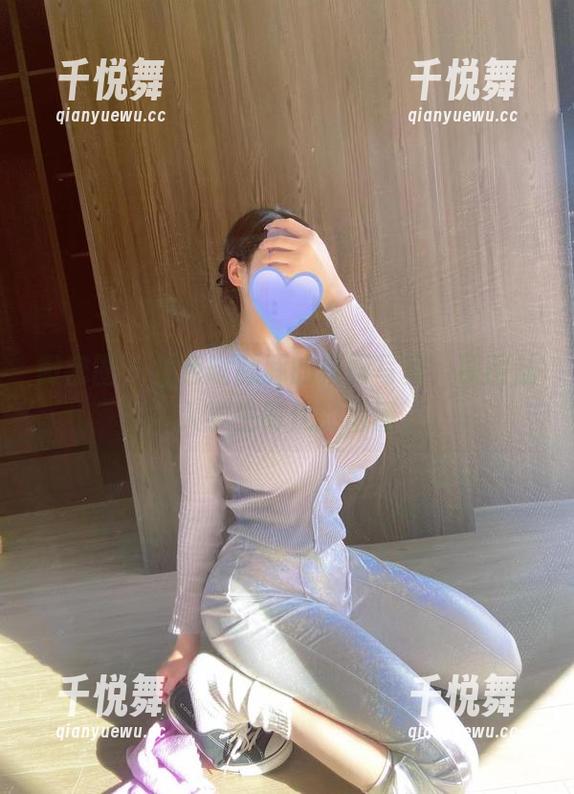 紫色哒豚豚 微密圈 - 紫色哒豚豚的校服写真,原图乱入学生时代的懵懂