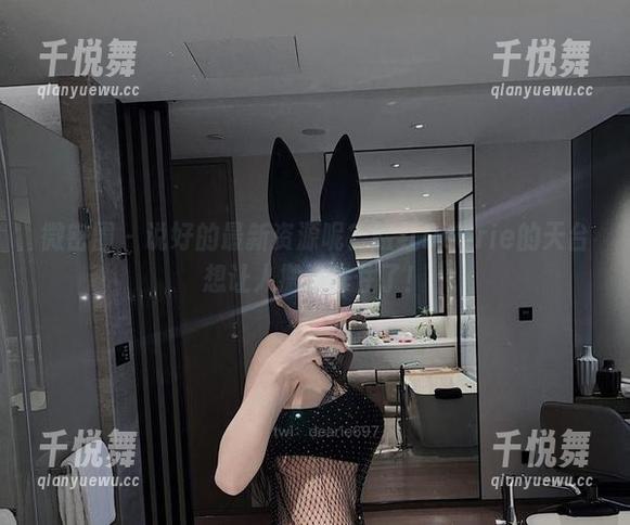 脸红Dearie 微密圈 - 说好的最新资源呢?脸红Dearie的天台想让人搬过去住了!
