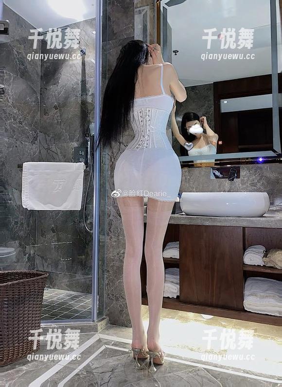 脸红Dearie 微密圈 - 透视下的脸红Dearie,腰臀比让人眉头一皱