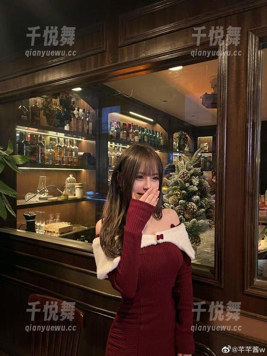 芊芊酱w 别眨眼——芊芊酱w的瑜伽写真规则:只要你看,就一定不只是在看!