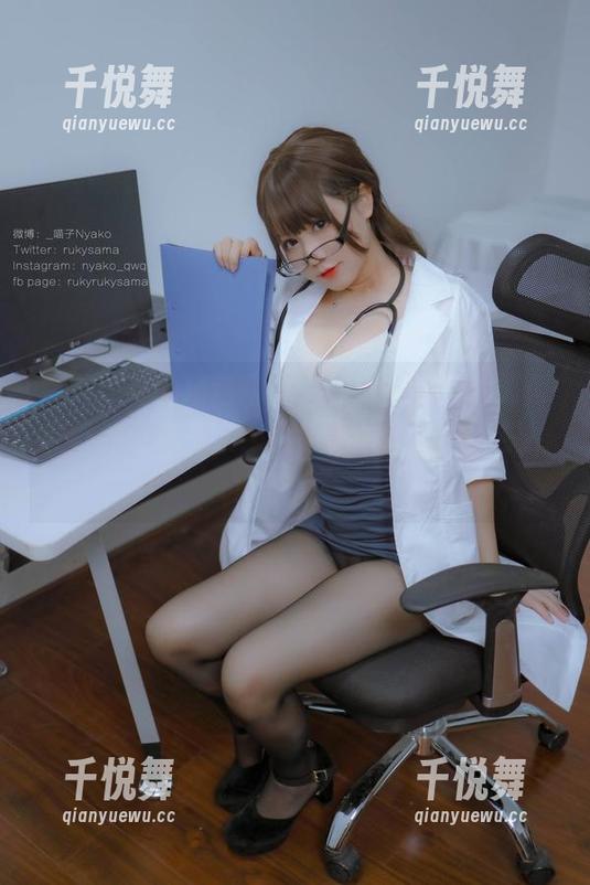 荒井喵喵 荒井喵喵的精选写真,初音白兔教你如何在野外与兔子亲密接触,咳咳,主要是拍照哦!