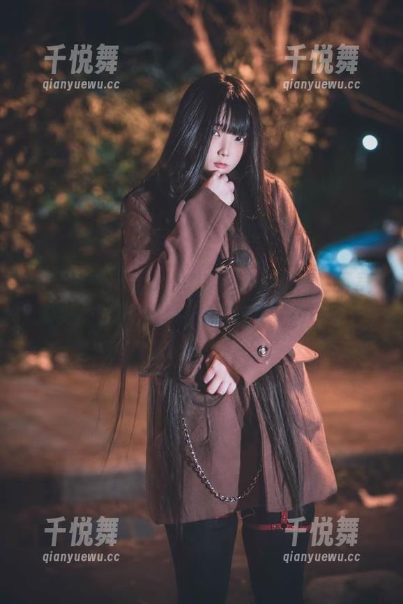 落落Raku 看完落落Raku的CITYGIRL套图,下载的时候血汗钱都在流转了……
