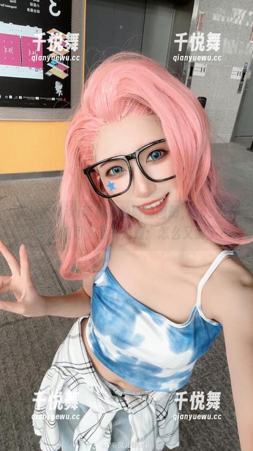 贝儿酱Miki 贝儿酱Miki带着她的瑜伽图册,cos我对人生的追问,第一道题:怎么又倒了?