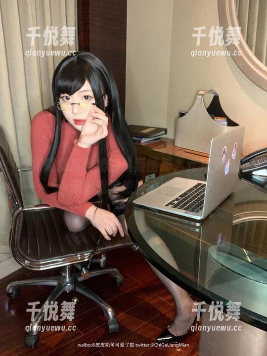 看完超皮皮皮奶的最新图册，元月贺图似乎藏着我没想到的小惊喜。