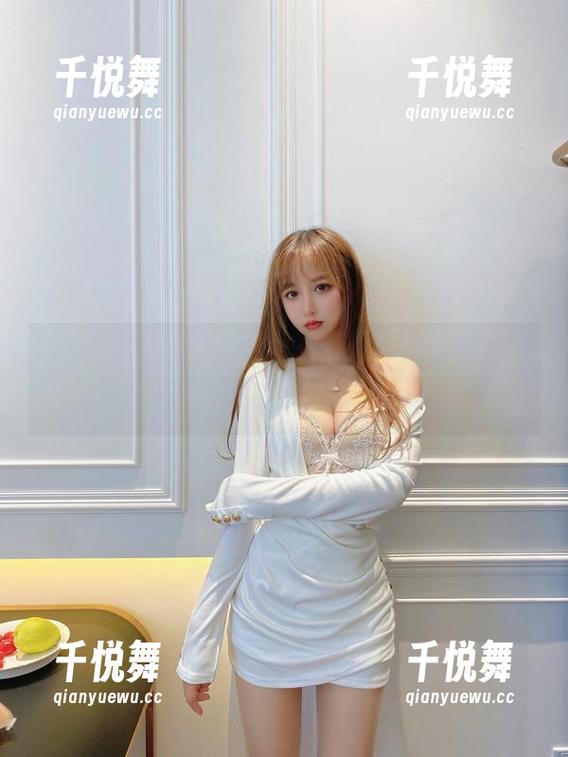 浴缸里的过期米线线喵，免费照片一口气看个够，嘿嘿～