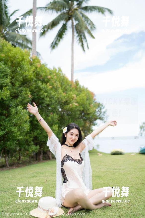 魅妍社-陈雅漫VICKY 魅妍社 - 原图呈现:“陈雅漫VICKY穿职业装,办公室的风格也能这么喜感!”